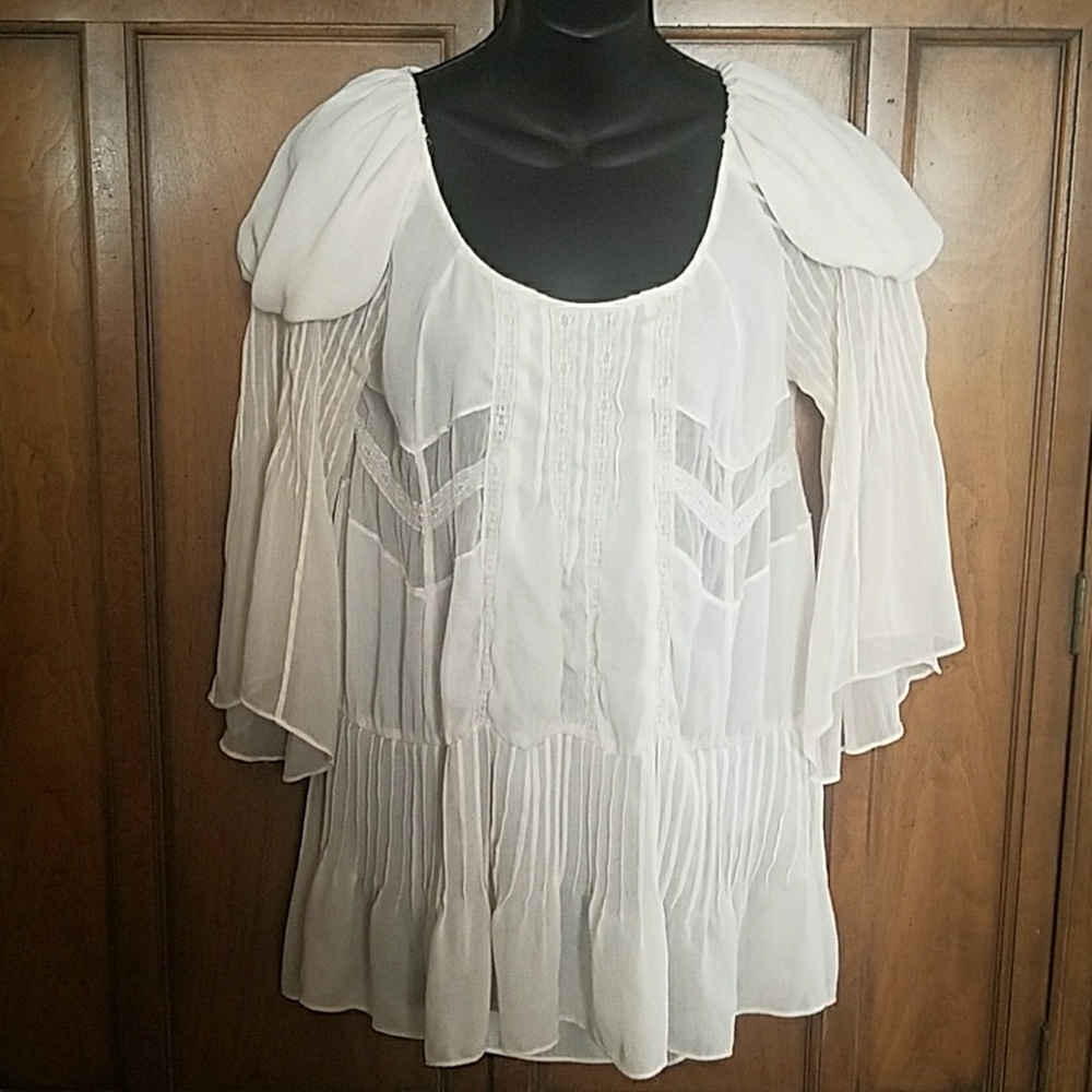 Zara Beautiful blouse cream color.